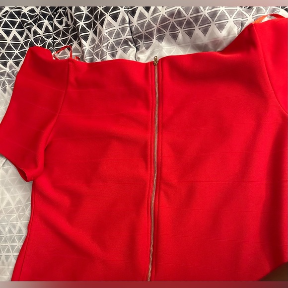 Dresses - Picture 2 of 6